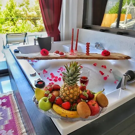 Antalya Uezuemlue Boelgesinde Oezel Havuzlu Villa